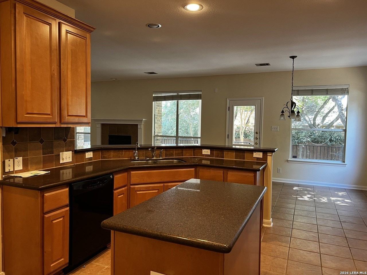 118 Stonewall Bnd - Photo 4 of 30
