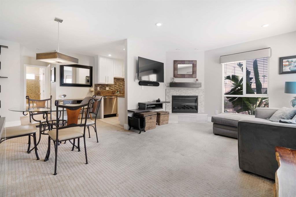 239 Ebony Ave - Photo 7 of 19