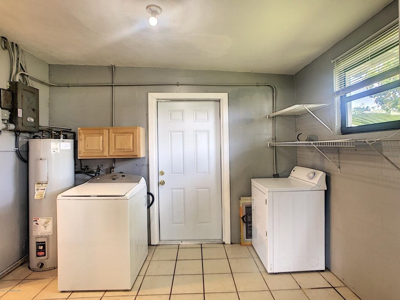 1990 Hamlin Ave - Photo 6 of 21