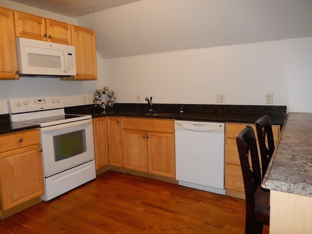 1061 W Boylston St - Photo 4 of 19