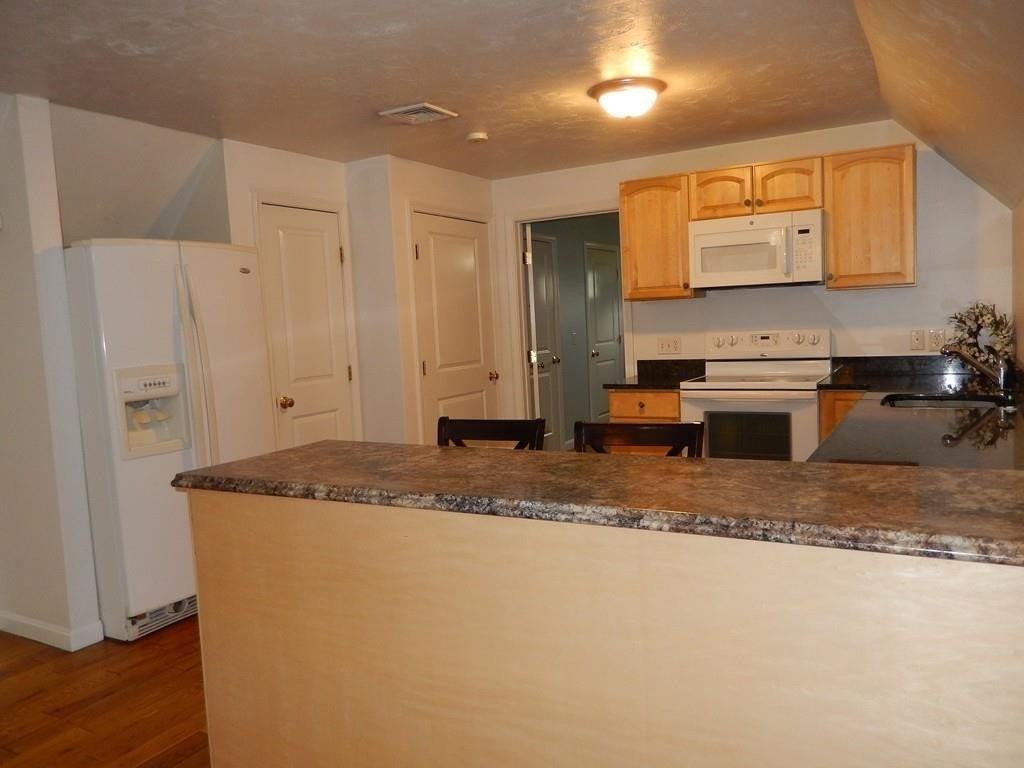 1061 W Boylston St - Photo 6 of 19