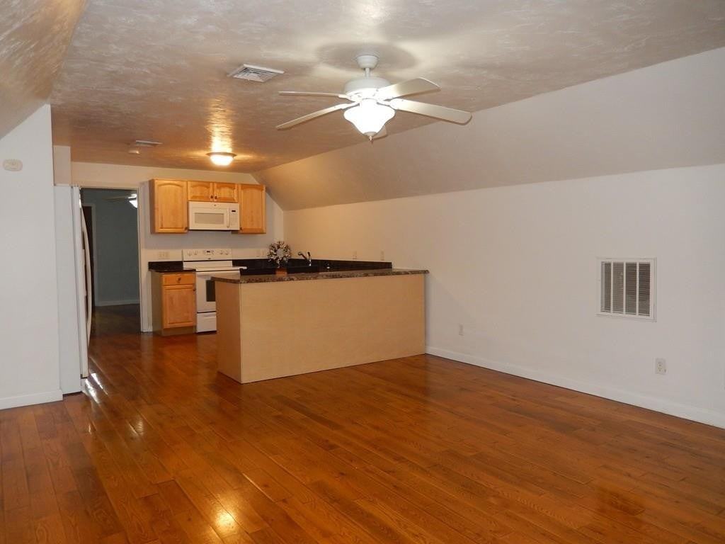 1061 W Boylston St - Photo 7 of 19