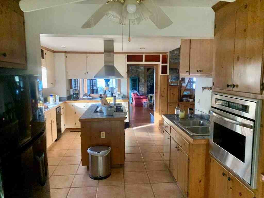 9077 Henderson Ln - Photo 4 of 25