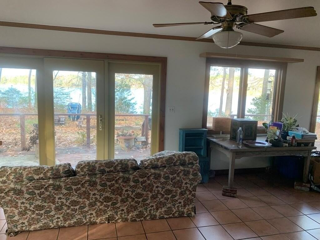 9077 Henderson Ln - Photo 6 of 25