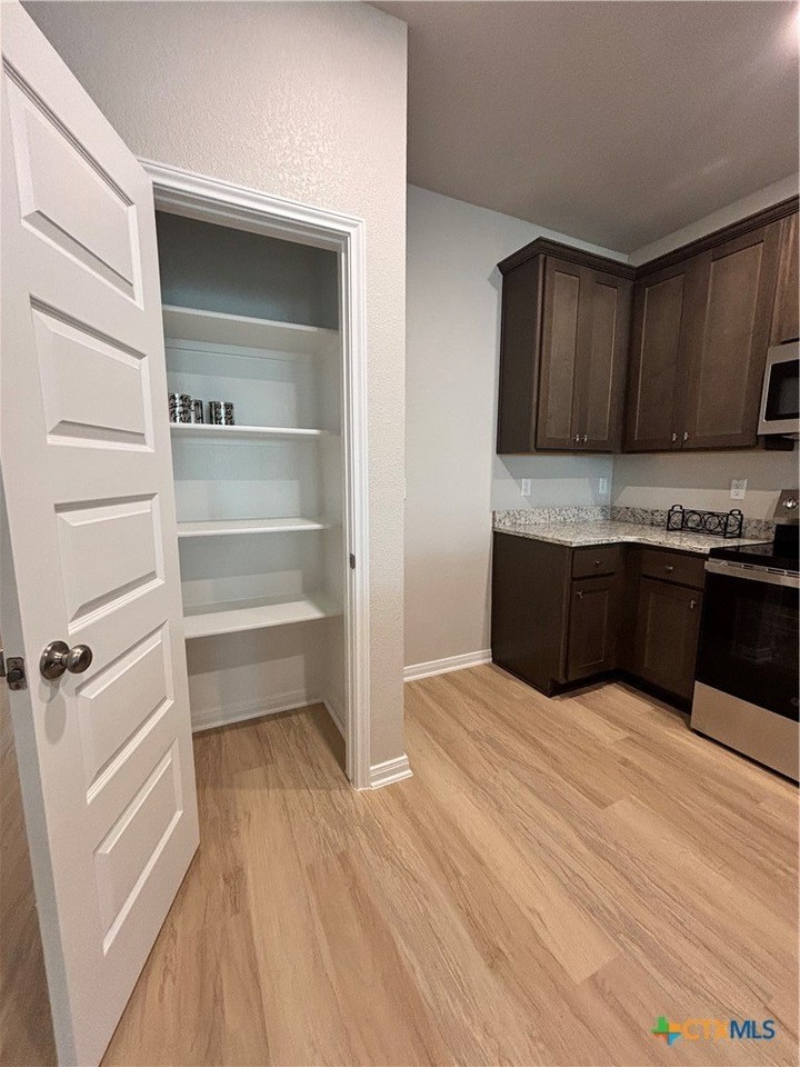 2930 Quail Ridge Ln #B - Photo 4 of 27