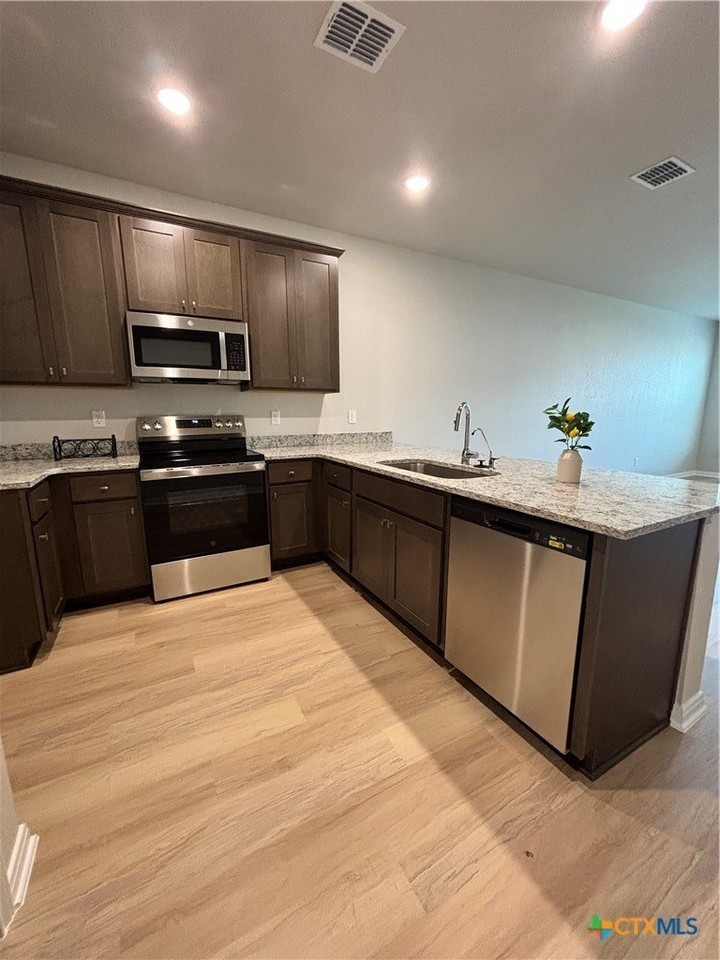 2930 Quail Ridge Ln #B - Photo 5 of 27