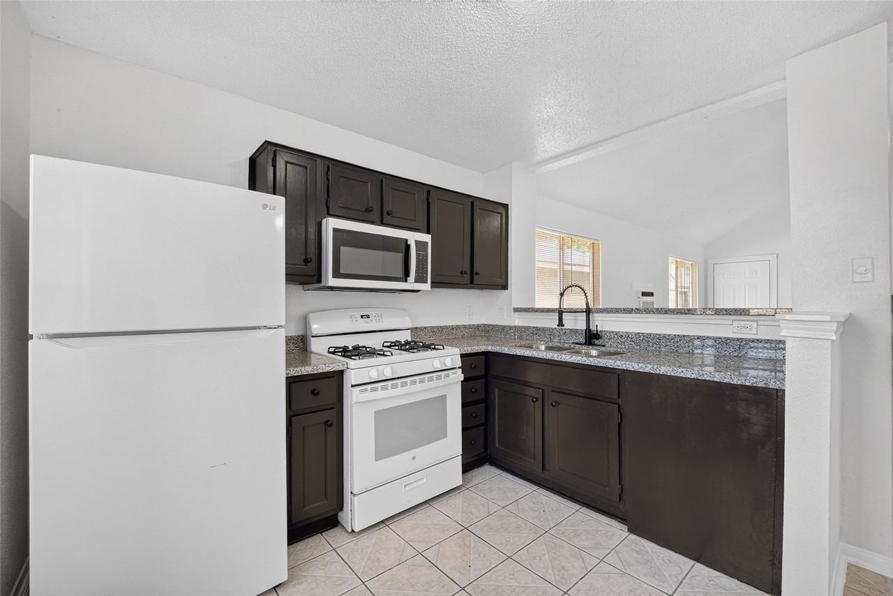 1126 Holbech Ln - Photo 6 of 28