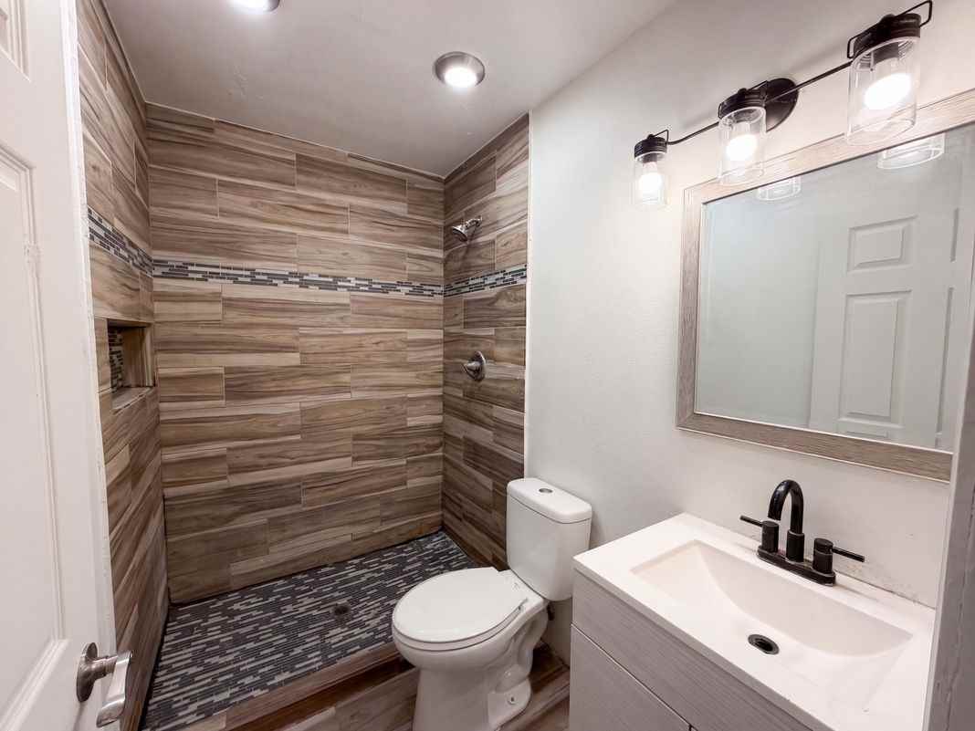 604 Maxine Street Northeast - Photo 7 of 8