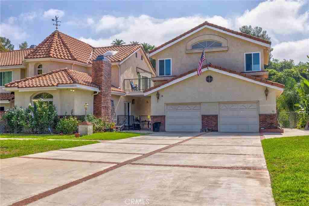 1410 Peppertree Dr - Photo 2 of 33