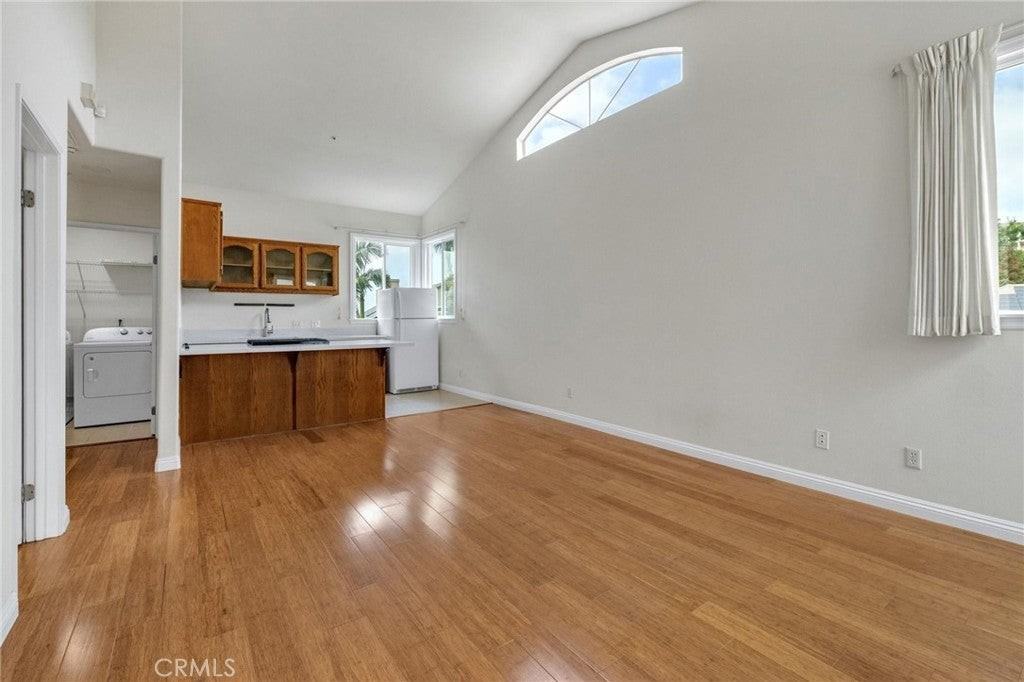 1410 Peppertree Dr - Photo 5 of 33
