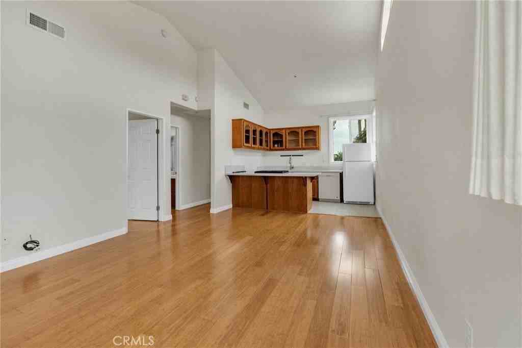 1410 Peppertree Dr - Photo 6 of 33