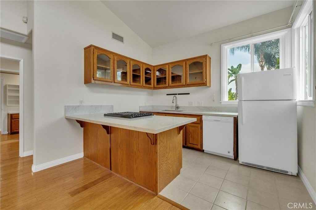 1410 Peppertree Dr - Photo 7 of 33