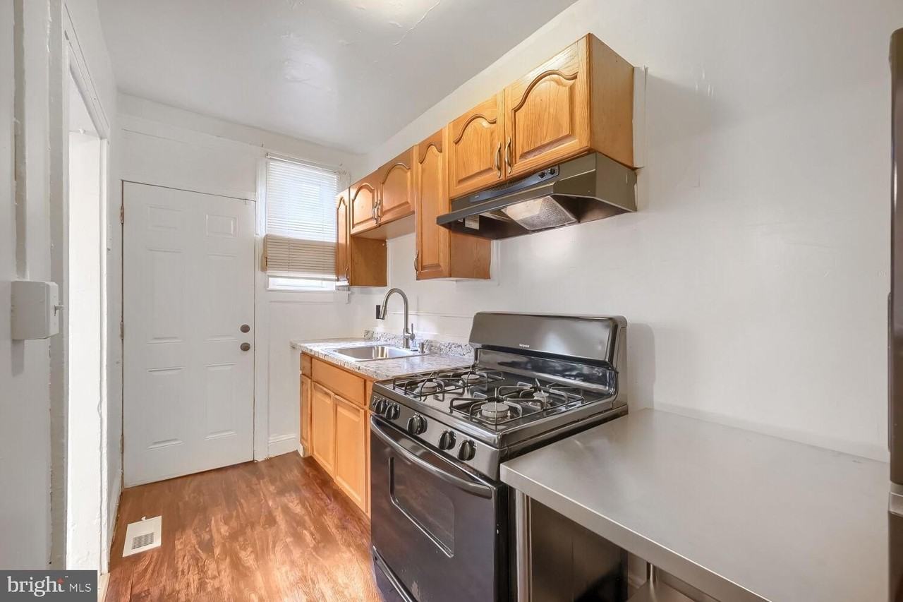3223 Elmley Ave - Photo 3 of 31