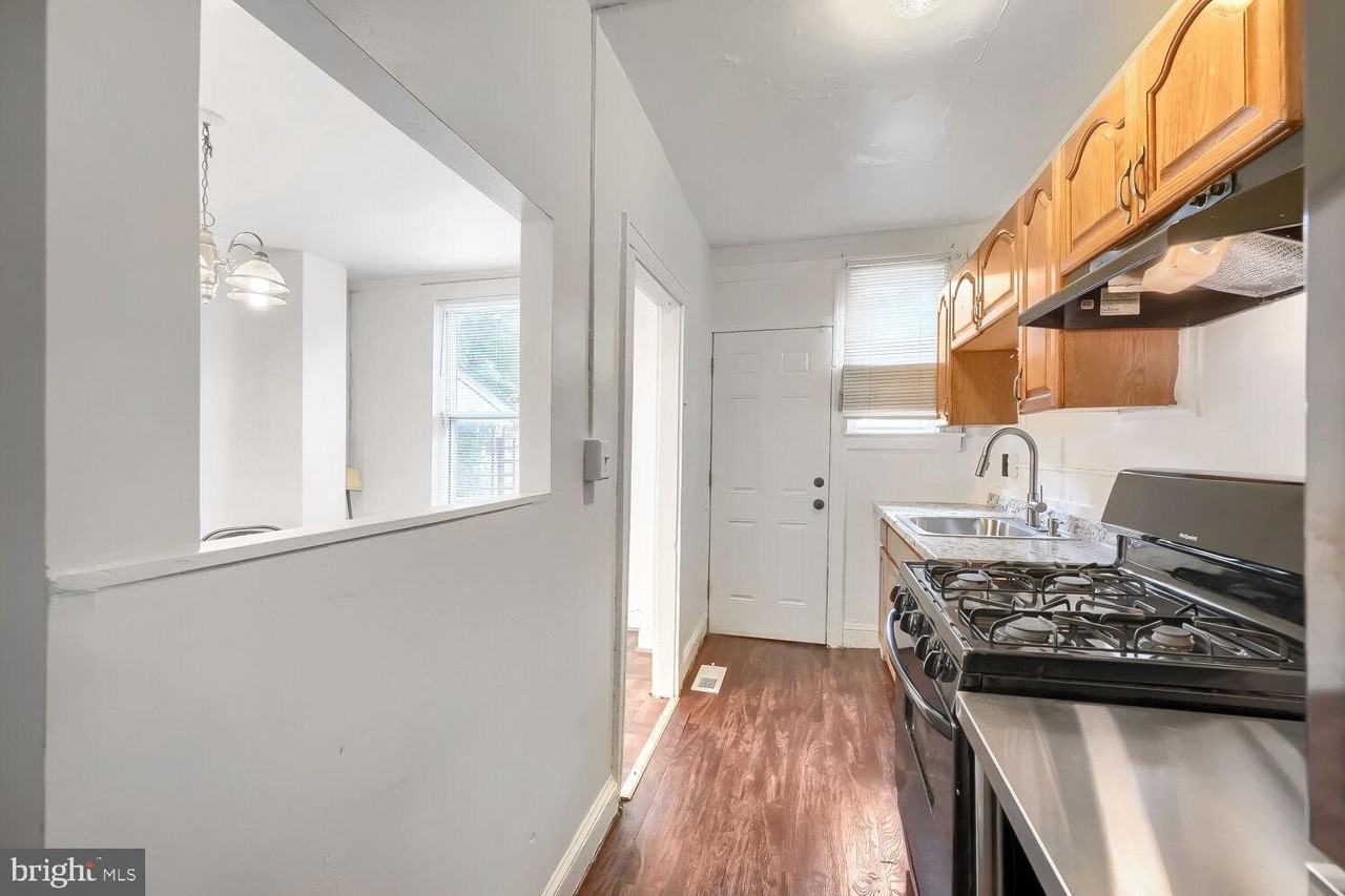 3223 Elmley Ave - Photo 4 of 31