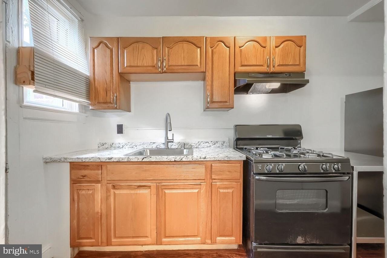 3223 Elmley Ave - Photo 5 of 31