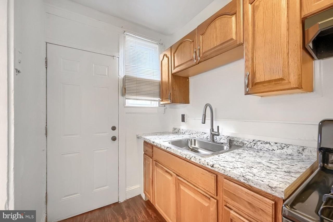 3223 Elmley Ave - Photo 6 of 31