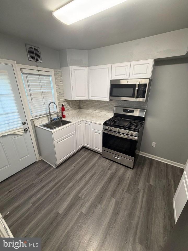 6207 Pioneer Dr - Photo 3 of 19