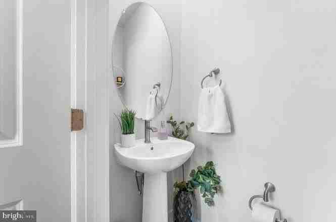 5381 Phillis Wheatley Pl - Photo 6 of 16