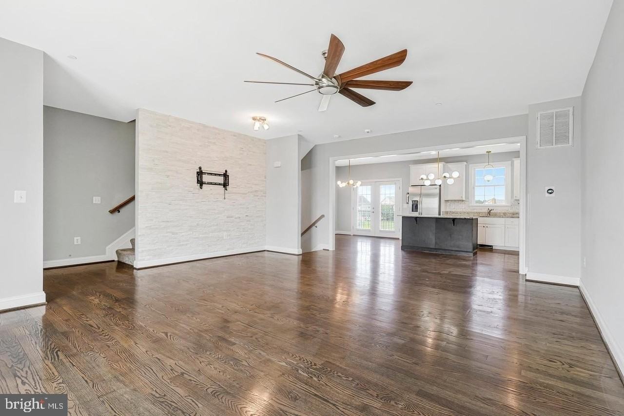 947 Rye Dr - Photo 2 of 32