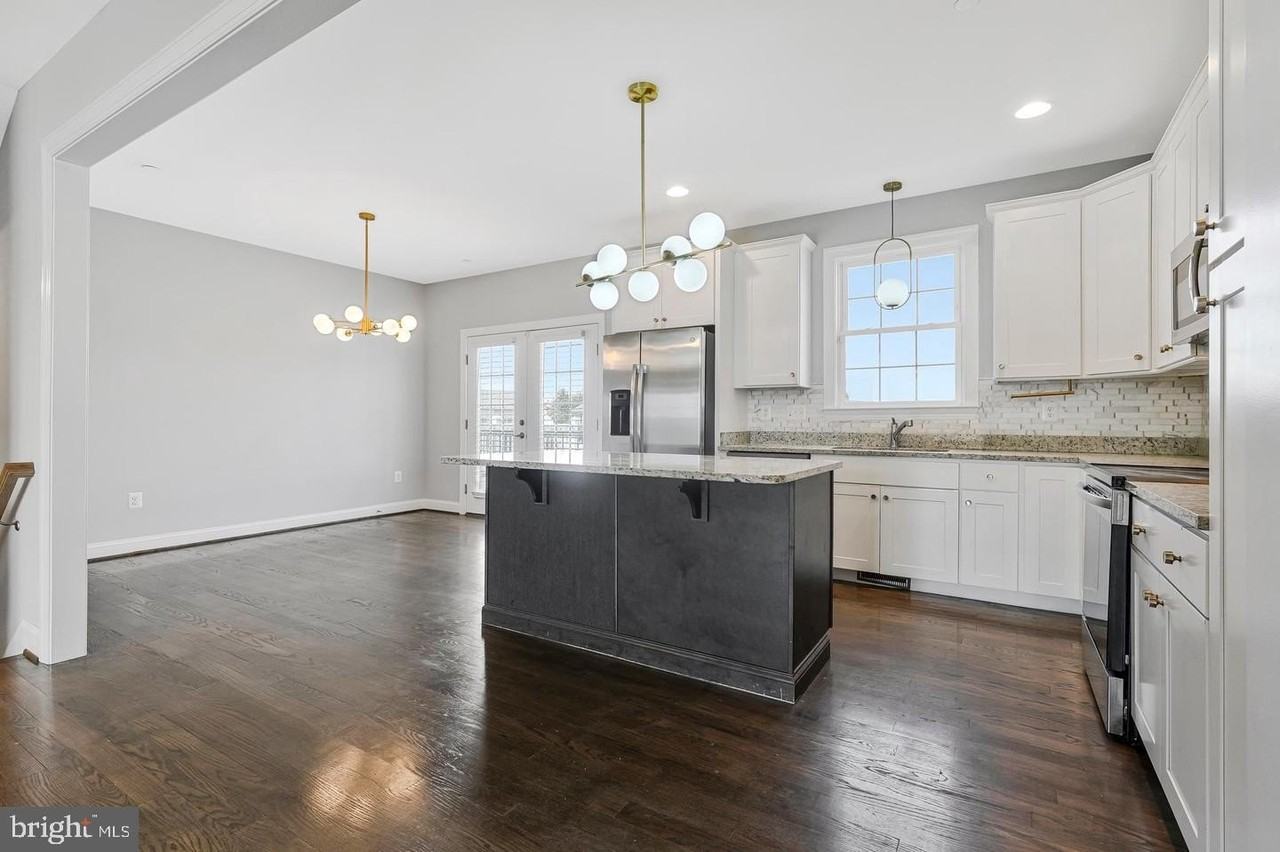 947 Rye Dr - Photo 3 of 32