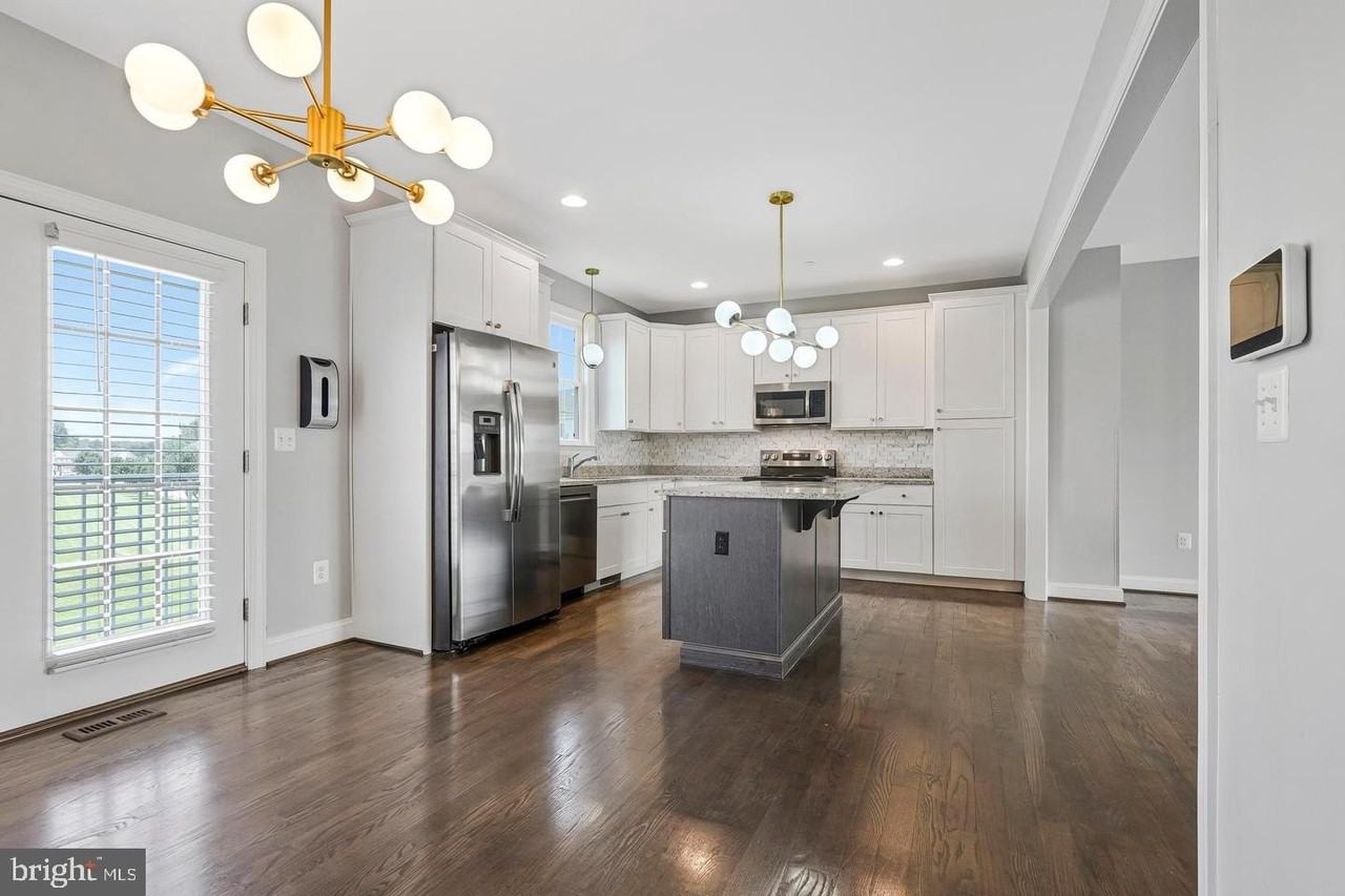 947 Rye Dr - Photo 4 of 32