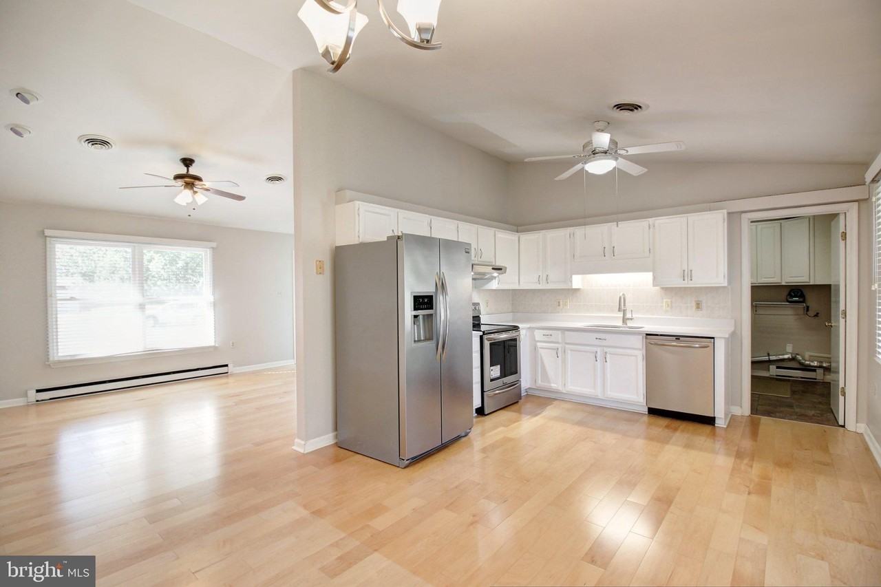 430 Banksia Dr - Photo 3 of 17