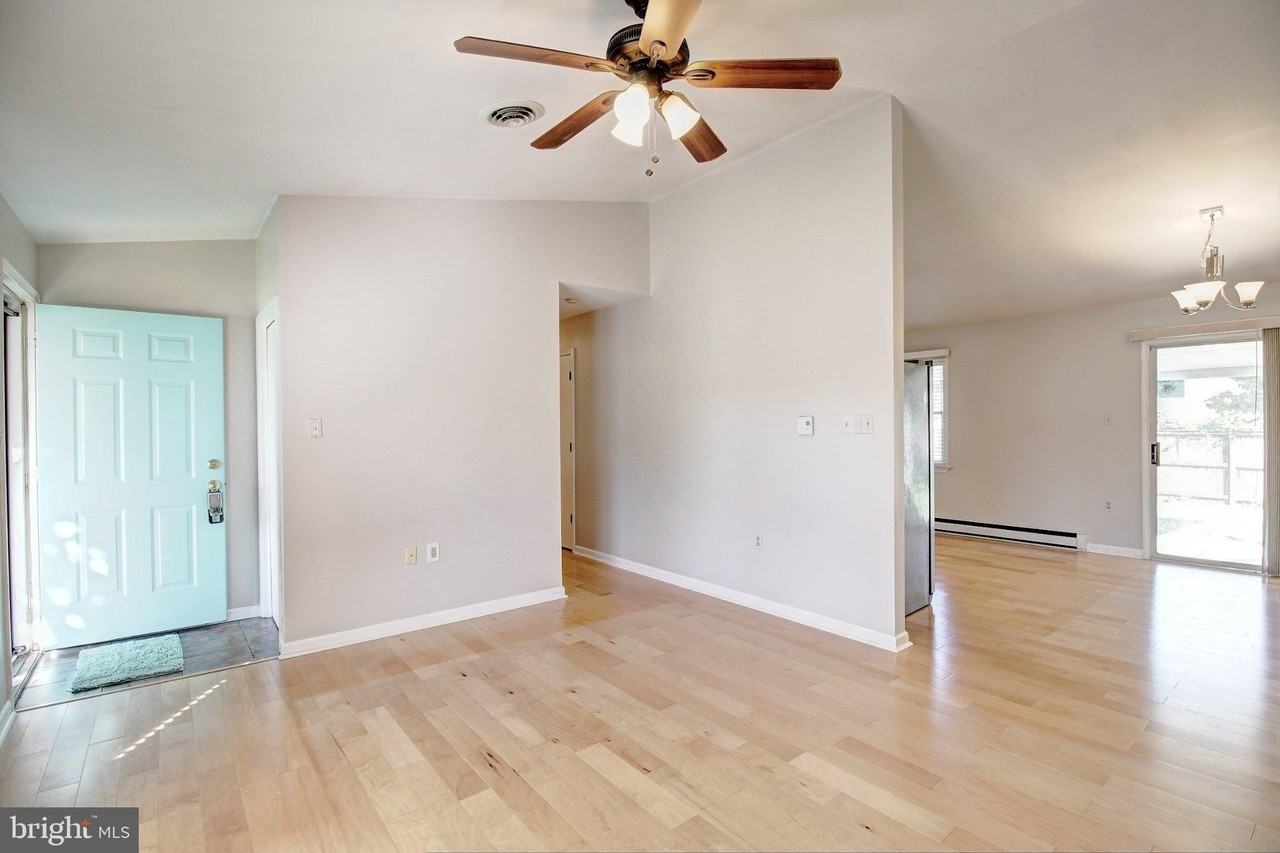 430 Banksia Dr - Photo 6 of 17