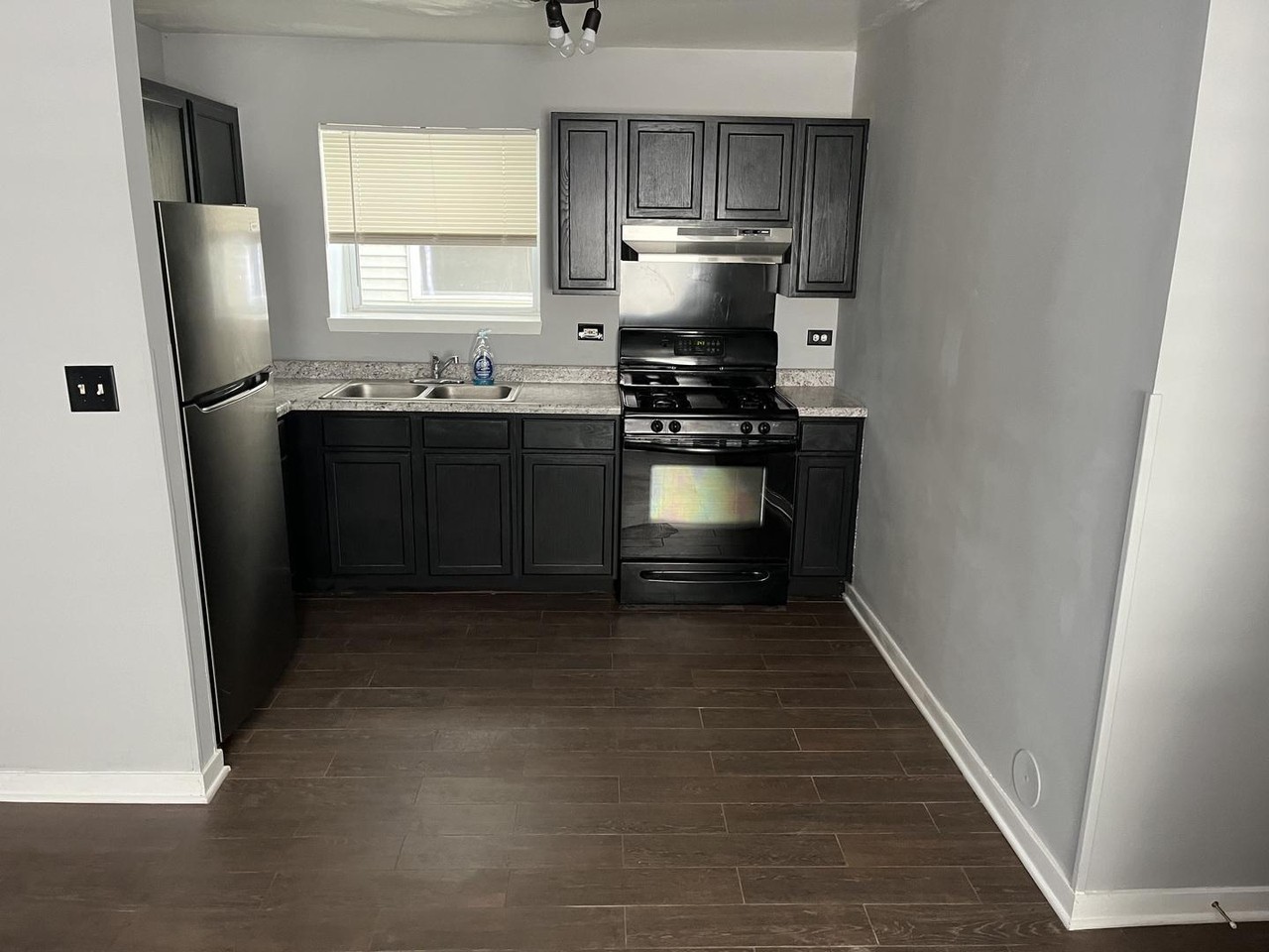6538 S Kenwood Ave - Photo 2 of 9