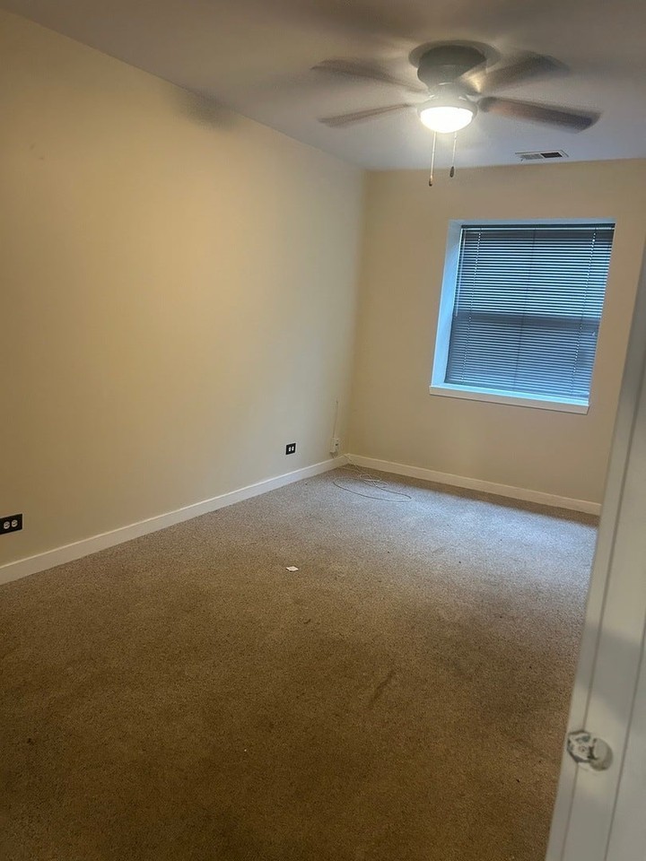 6538 S Kenwood Ave - Photo 5 of 9