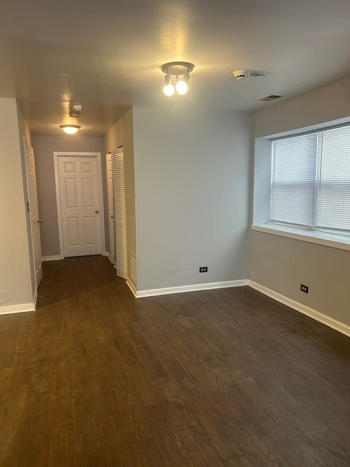 6538 S Kenwood Ave - Photo 7 of 9