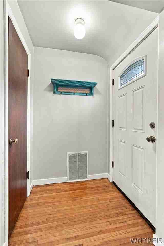 9105 Main St - Photo 7 of 38