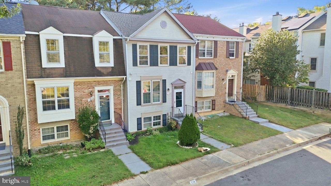 13231 Copland Ct - Photo 2 of 32