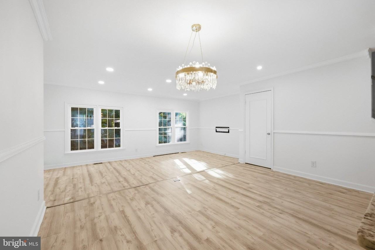13231 Copland Ct - Photo 7 of 32