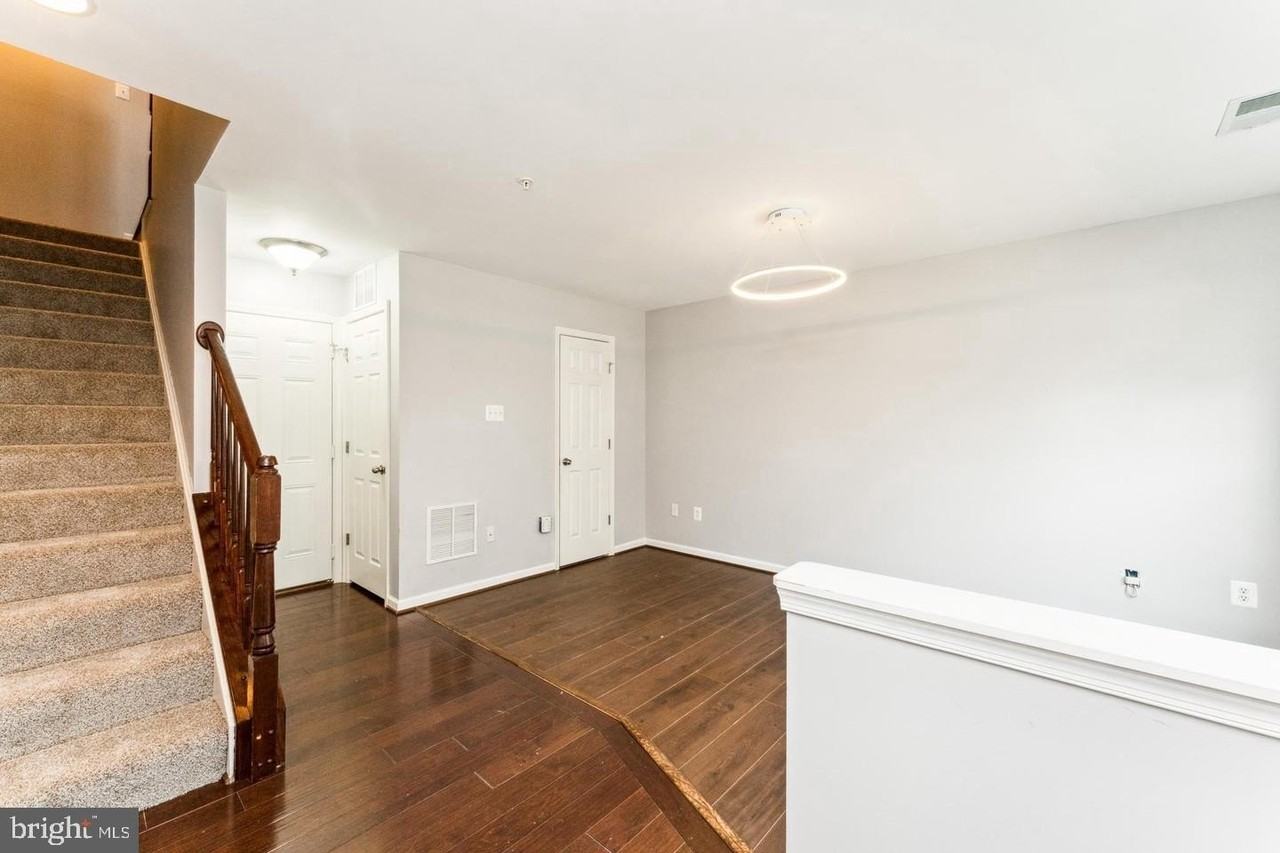 7203 Silver Thorn Way - Photo 4 of 25