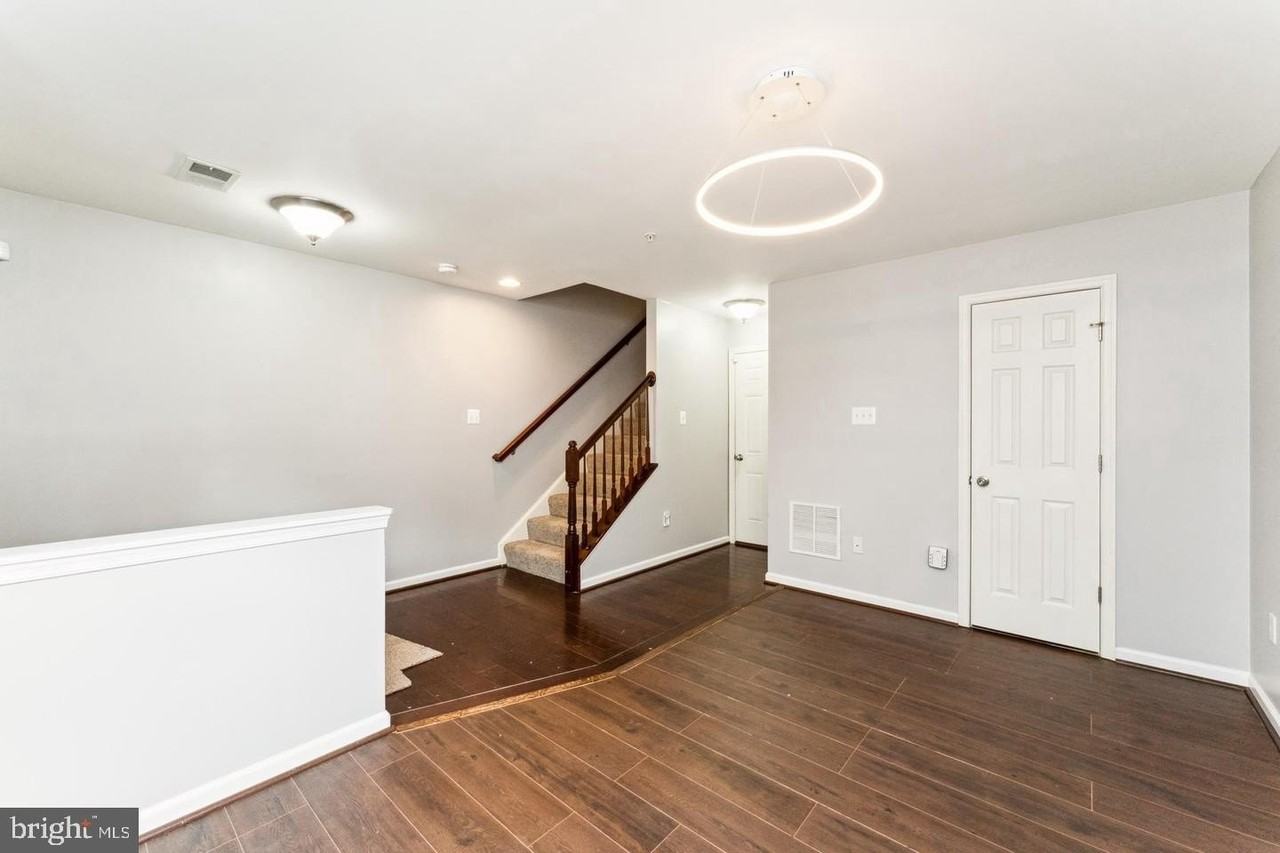 7203 Silver Thorn Way - Photo 5 of 25