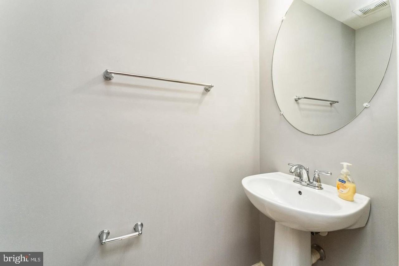 7203 Silver Thorn Way - Photo 7 of 25