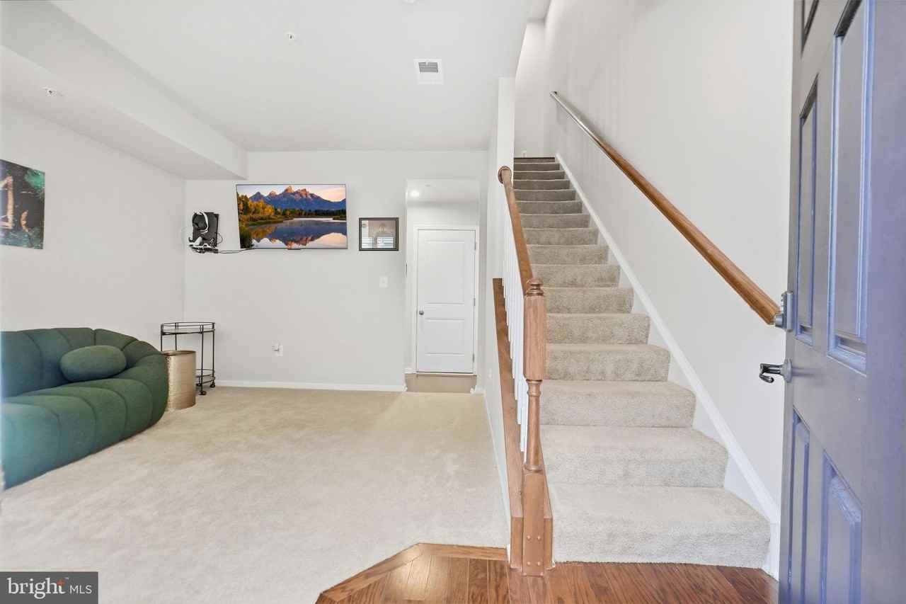 10521 Rawlins Ln - Photo 4 of 29