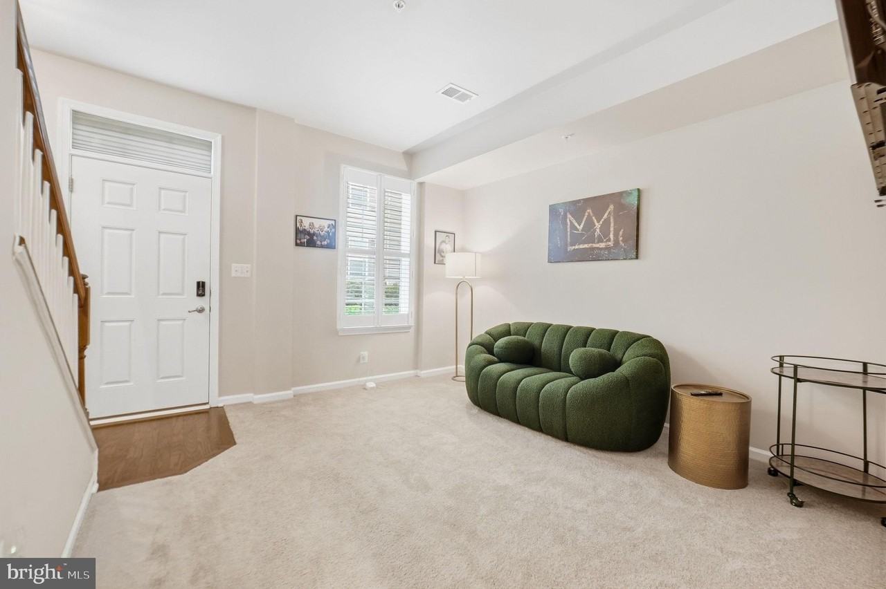 10521 Rawlins Ln - Photo 5 of 29