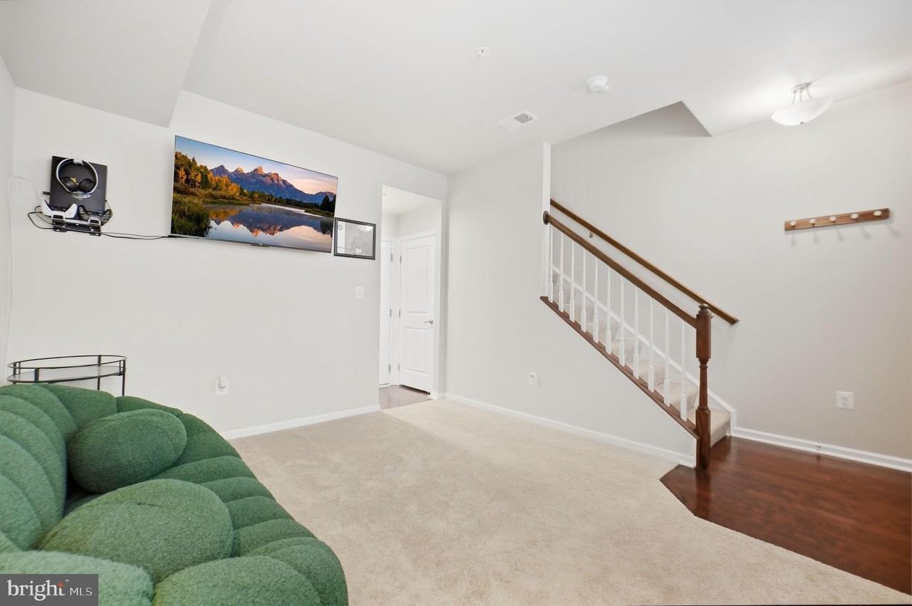 10521 Rawlins Ln - Photo 6 of 29