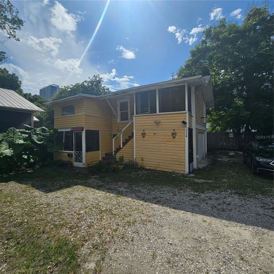 432 1/2 Highland Ave - Photo 2 of 10