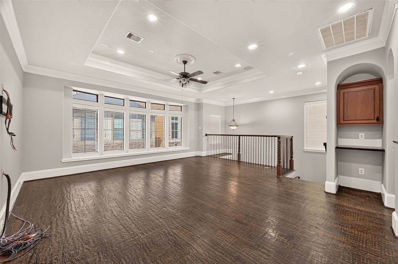 1341 Studer St - Photo 5 of 36