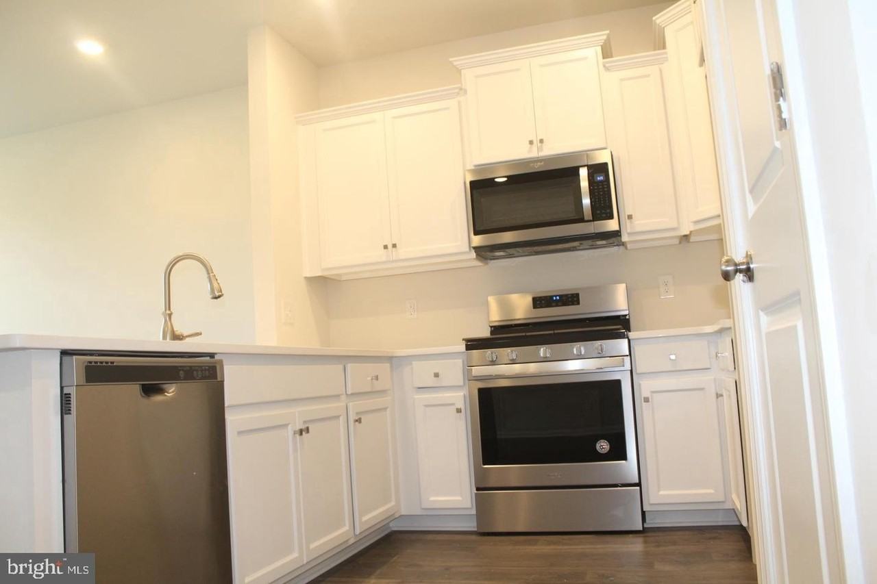 11 Katherine Dr - Photo 2 of 14