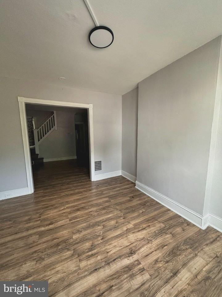 122 Exton Ave - Photo 2 of 9