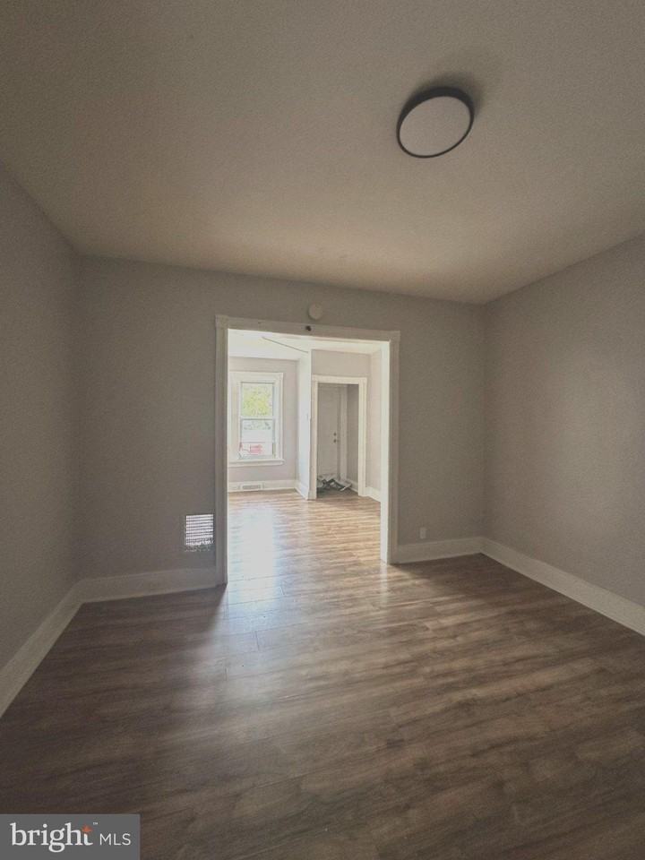 122 Exton Ave - Photo 3 of 9