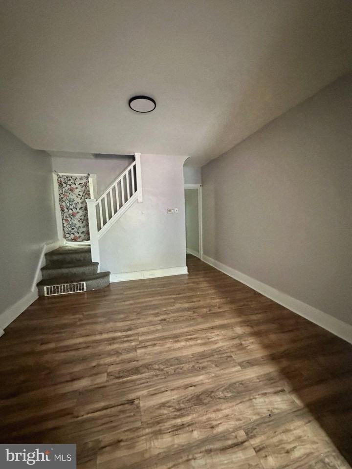 122 Exton Ave - Photo 4 of 9