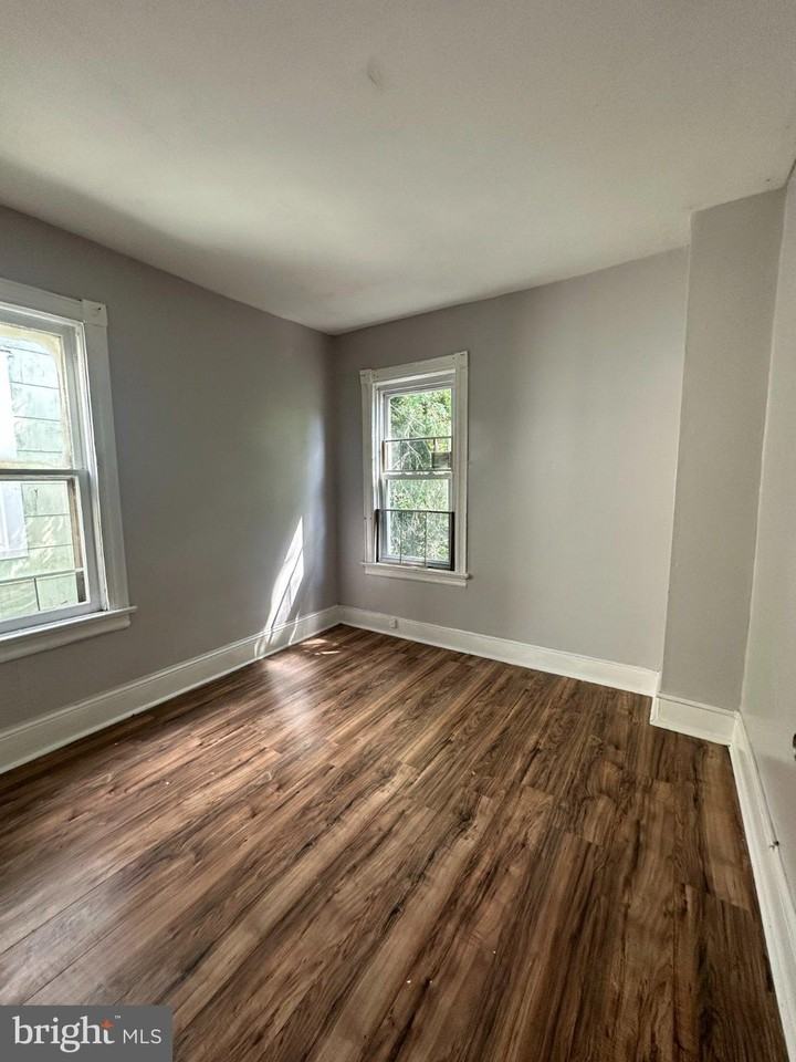 122 Exton Ave - Photo 7 of 9