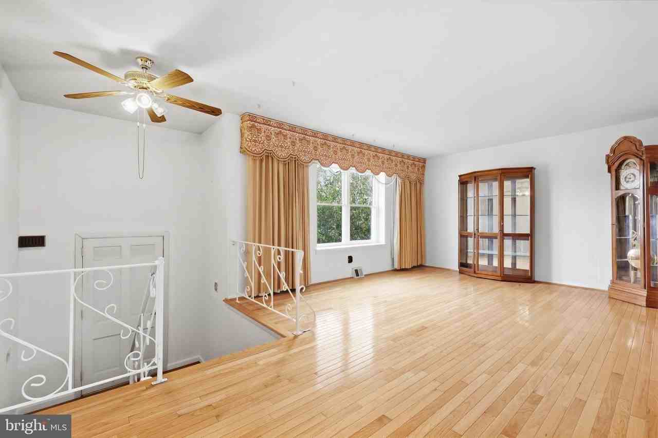 3242 Parkview Dr - Photo 4 of 31