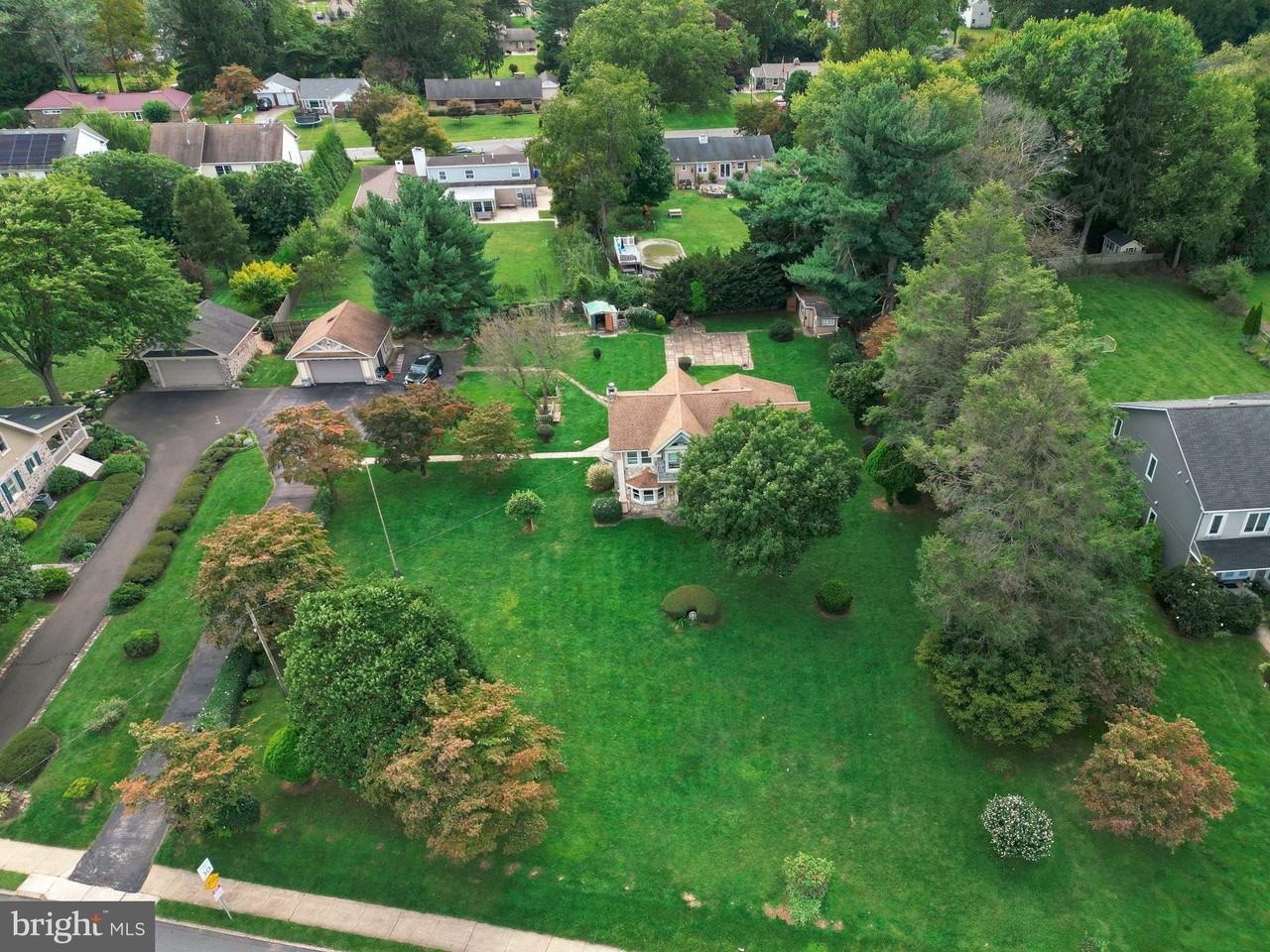 694 Welsh Rd - Photo 2 of 47