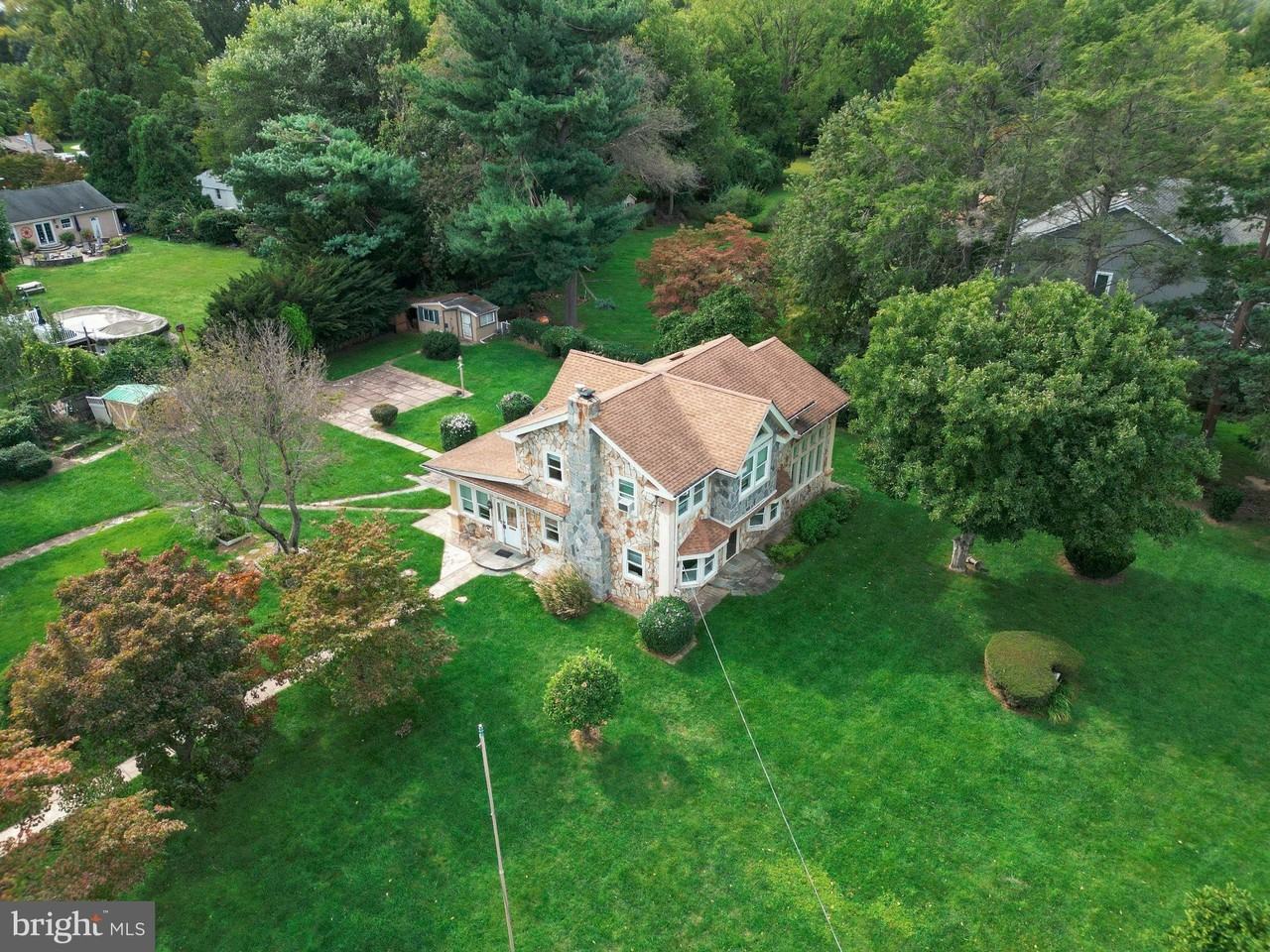 694 Welsh Rd - Photo 3 of 47
