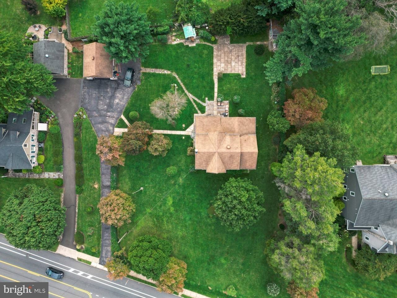 694 Welsh Rd - Photo 7 of 47